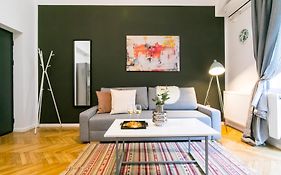 Heart Of The City - Cozy Apartments In Prime Location