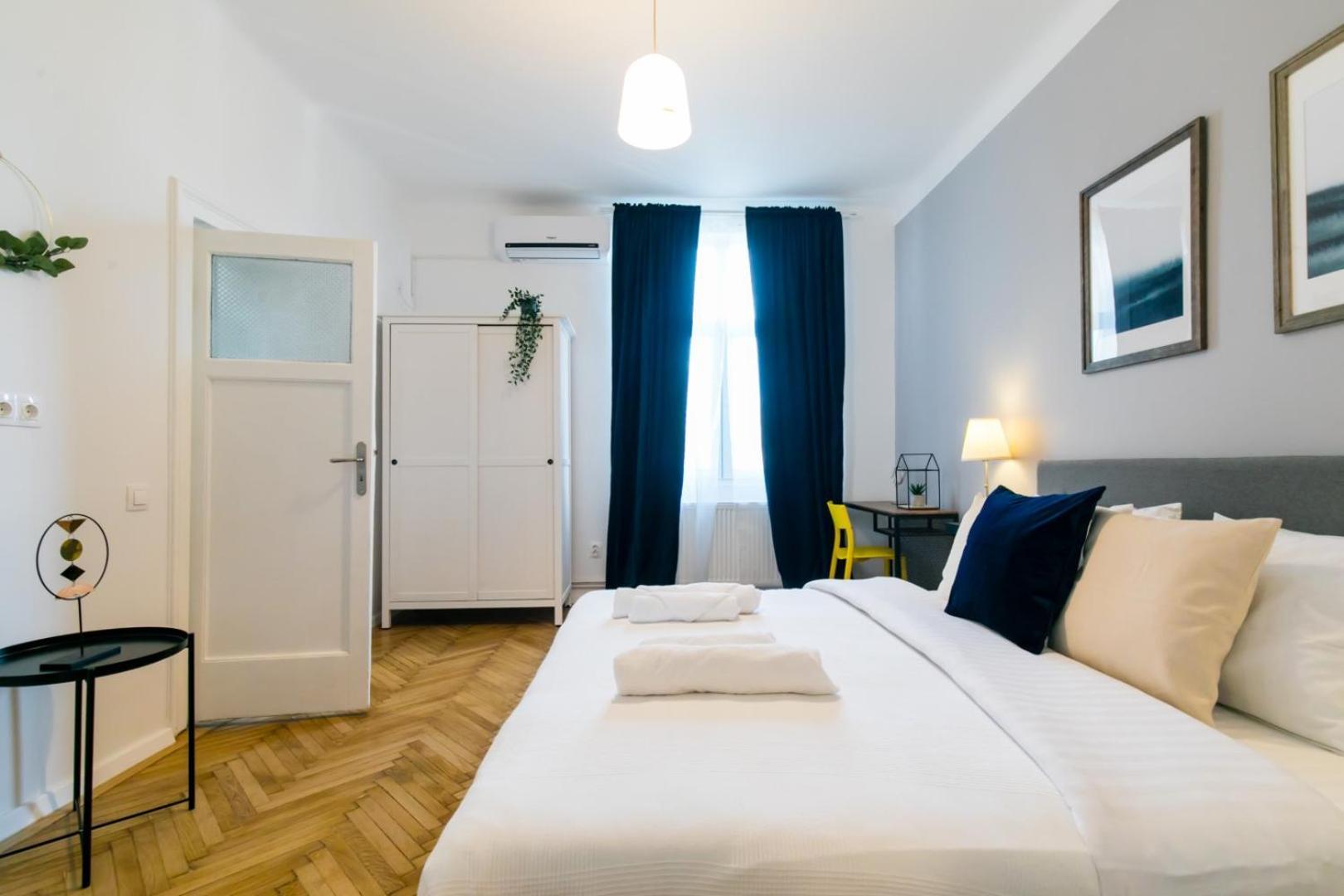 Heart Of The City - Cozy Apartments In Prime Location Bucarest Habitación foto