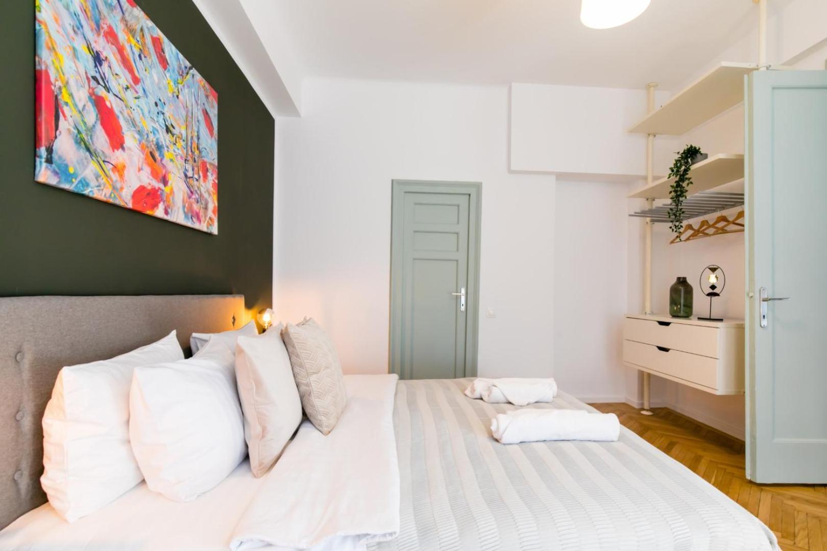 Heart Of The City - Cozy Apartments In Prime Location Bucarest Habitación foto